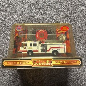 Code 3 Pierce City of Mesa Fire Department #12761 Fire Engine 1:64 Pierce